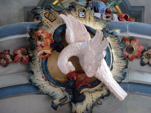 Darstellung eines Pelikans als Sinnbild der aufoperungsvollen Liebe und Hingabe Jesu Christi